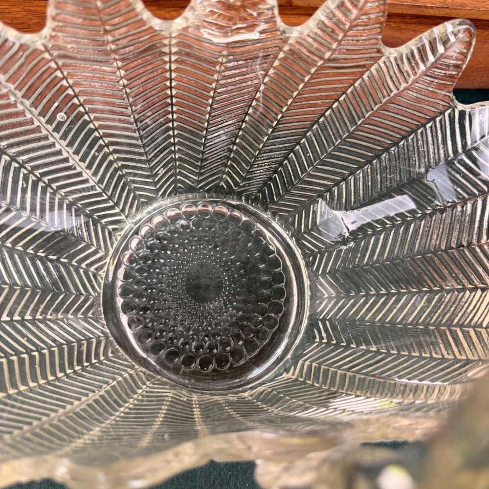 LE Smith Glass Basket Vintage Clear Herringbone Feather Pattern Scalloped Edge